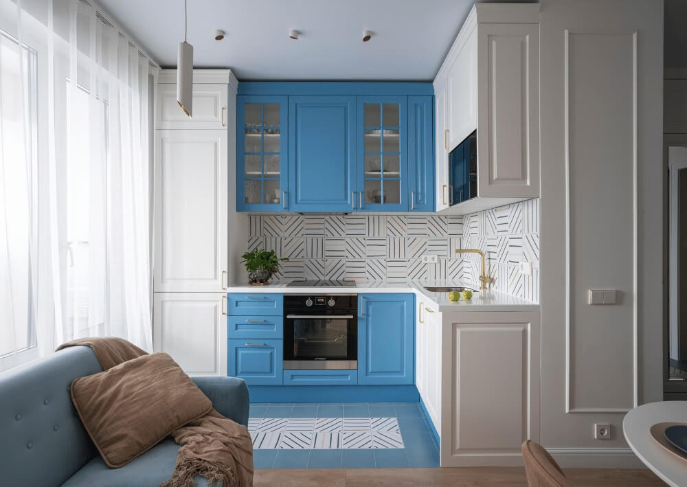 Классическая кухня с синим фасадом