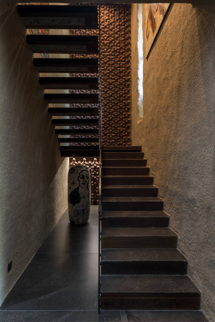 Лестница в интерьере дома в стиле украинских и японских традиций